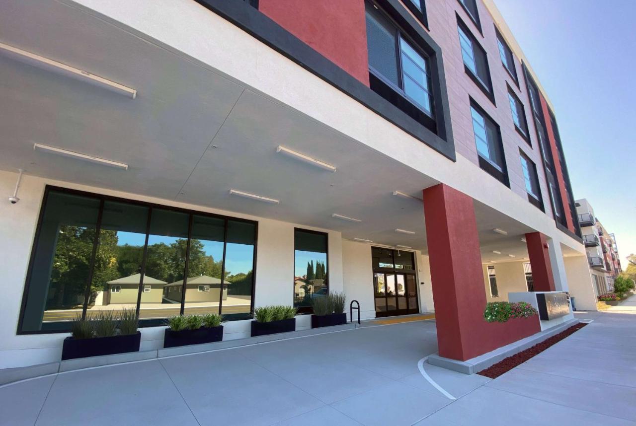La Quinta Inn & Suites By Wyndham San Jose Airport-Downtown Bagian luar foto
