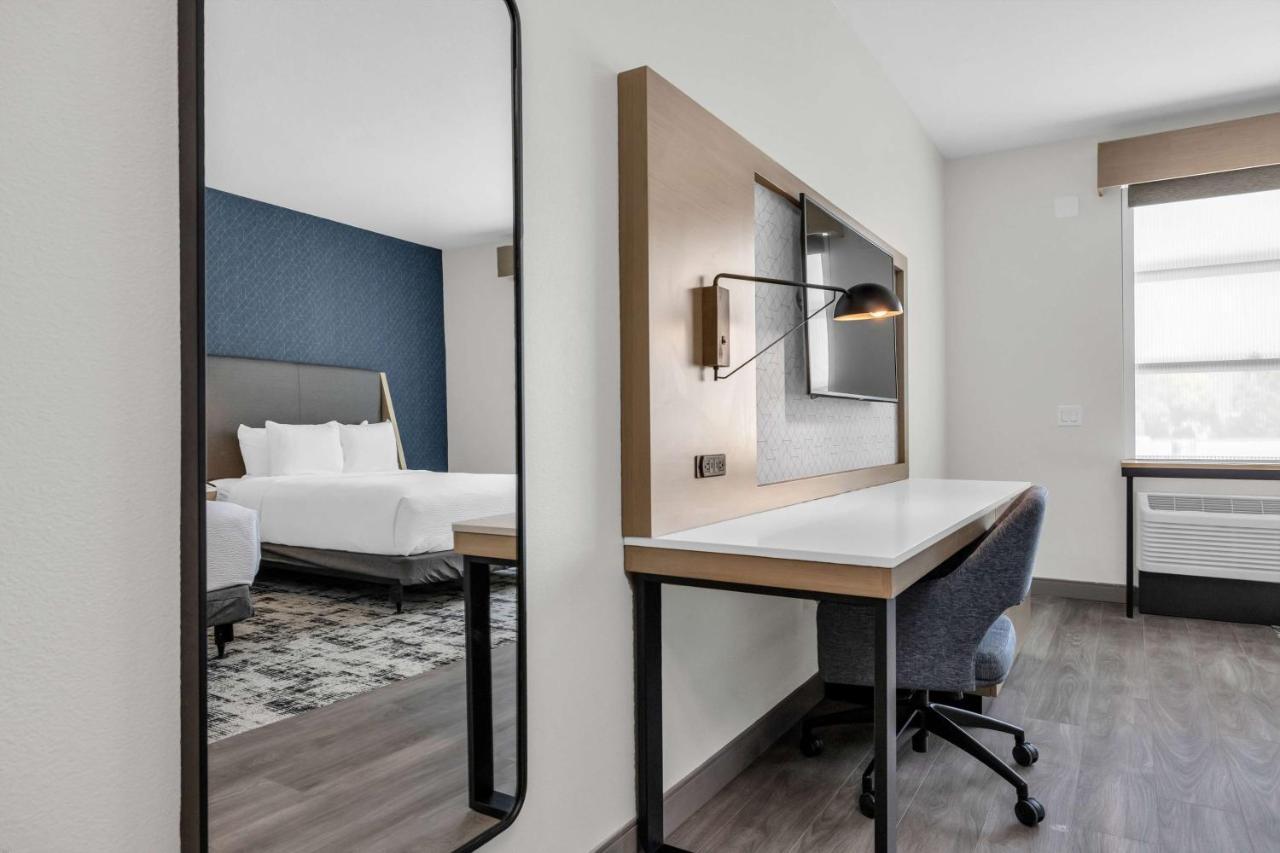 La Quinta Inn & Suites By Wyndham San Jose Airport-Downtown Bagian luar foto