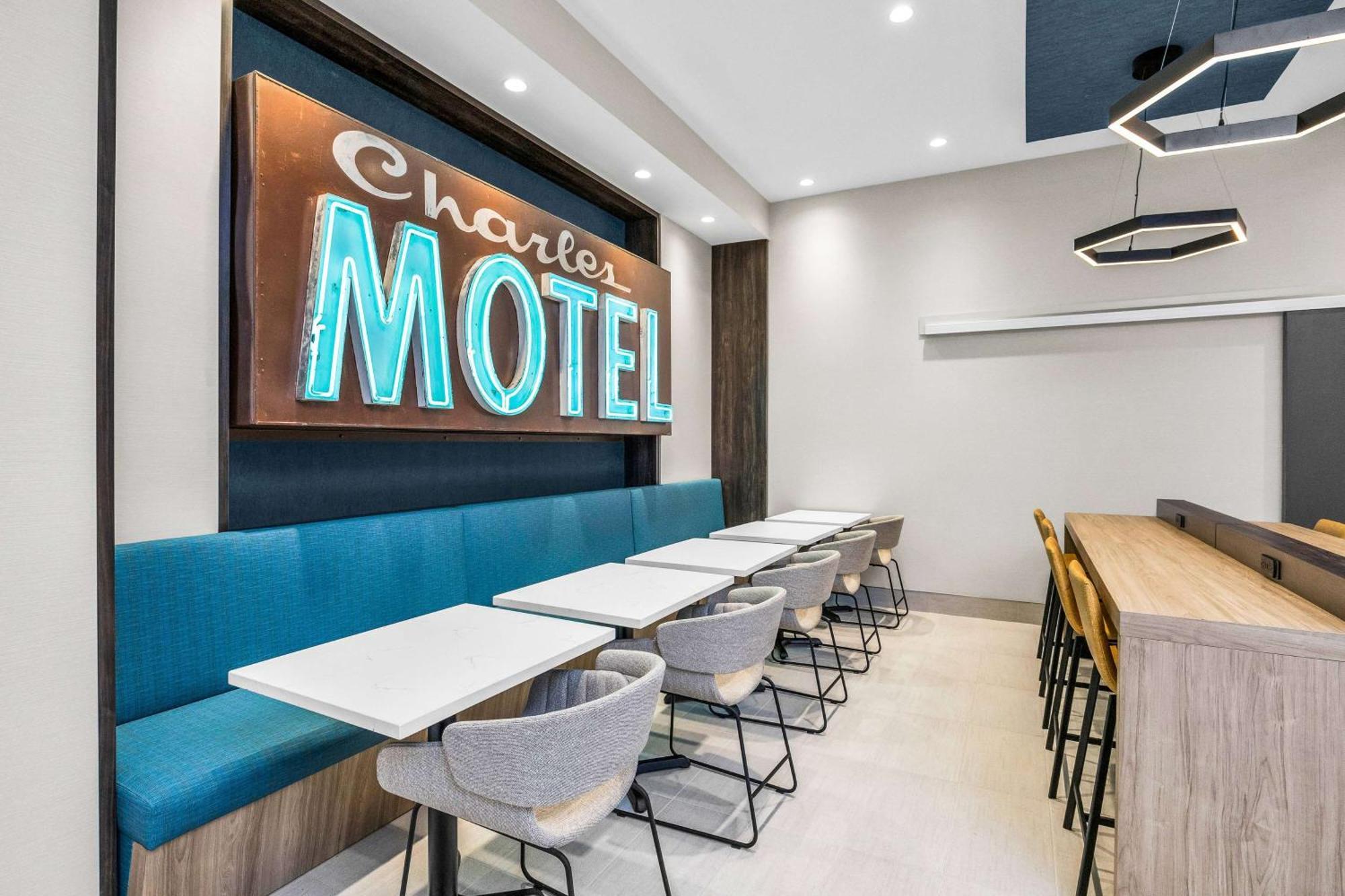 La Quinta Inn & Suites By Wyndham San Jose Airport-Downtown Bagian luar foto