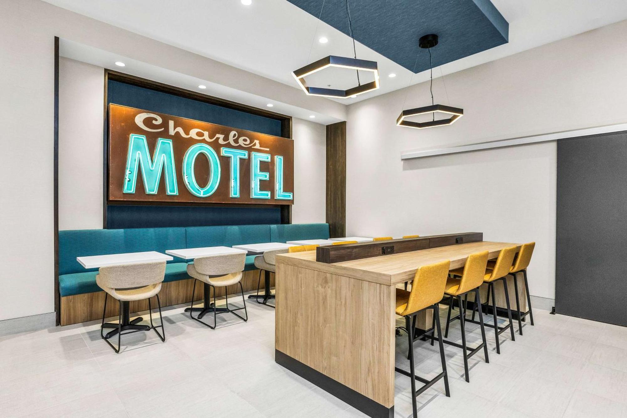 La Quinta Inn & Suites By Wyndham San Jose Airport-Downtown Bagian luar foto
