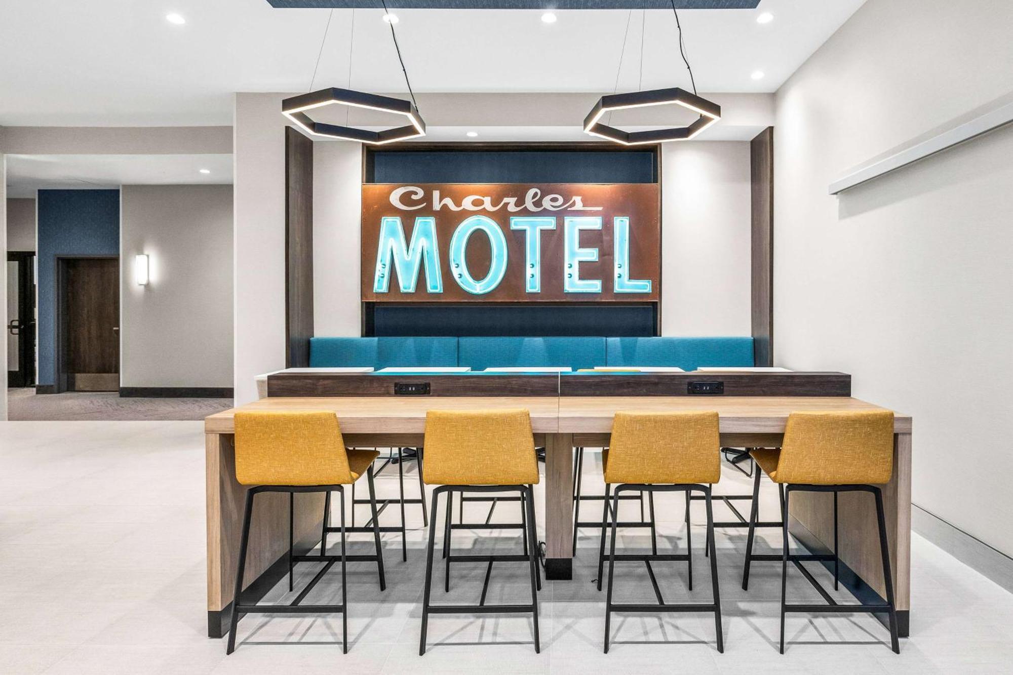 La Quinta Inn & Suites By Wyndham San Jose Airport-Downtown Bagian luar foto