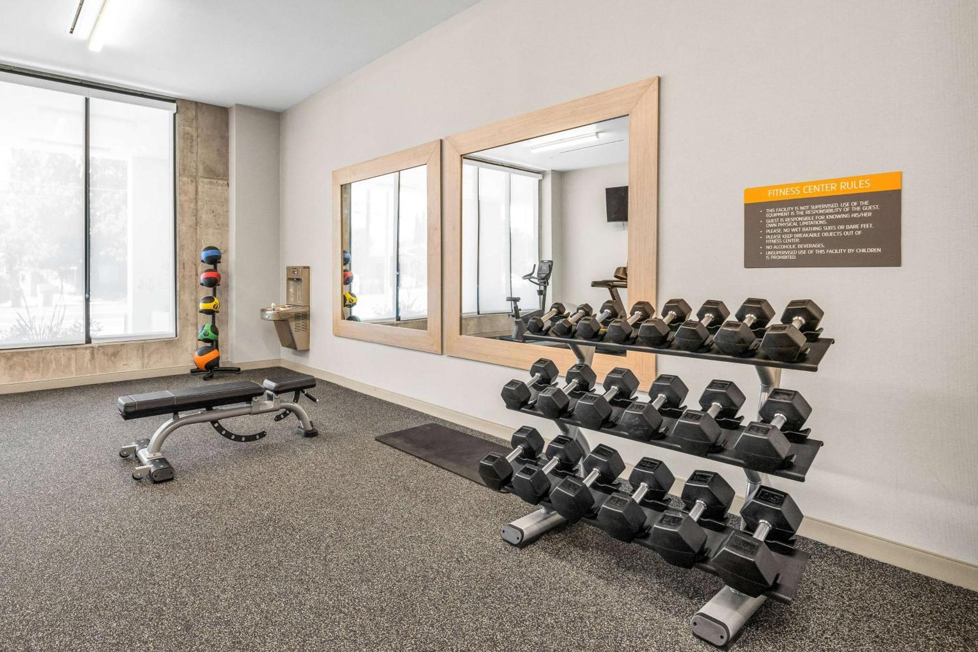 La Quinta Inn & Suites By Wyndham San Jose Airport-Downtown Bagian luar foto