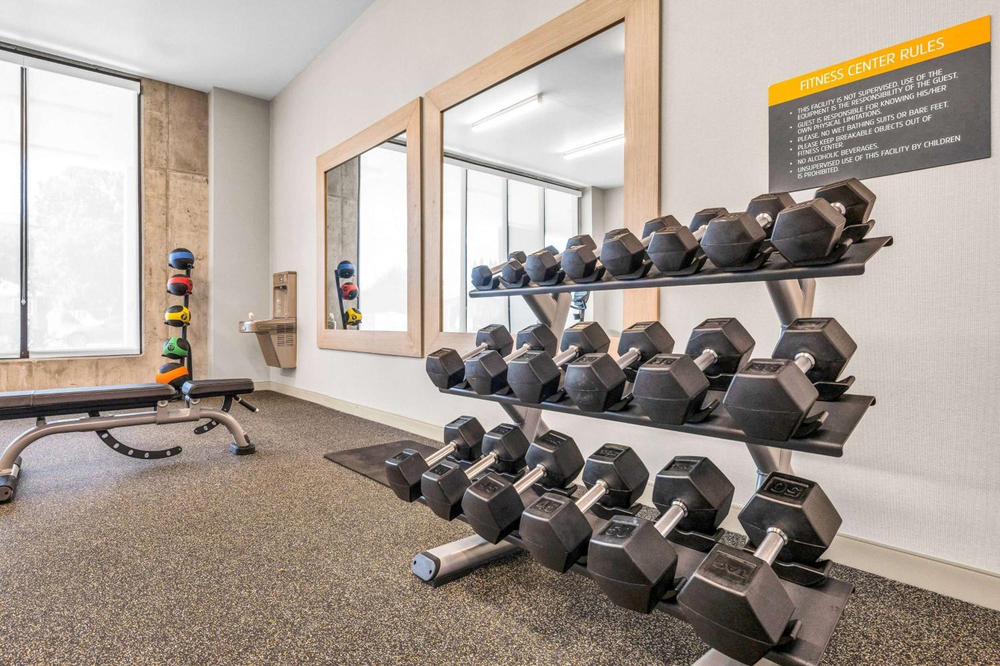 La Quinta Inn & Suites By Wyndham San Jose Airport-Downtown Bagian luar foto