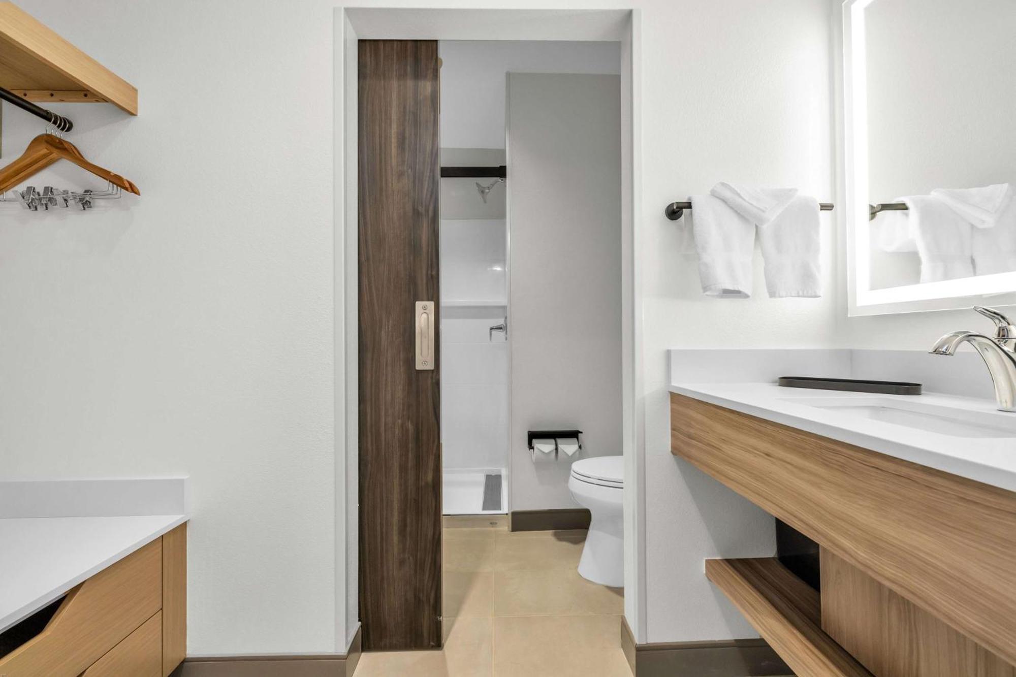 La Quinta Inn & Suites By Wyndham San Jose Airport-Downtown Bagian luar foto