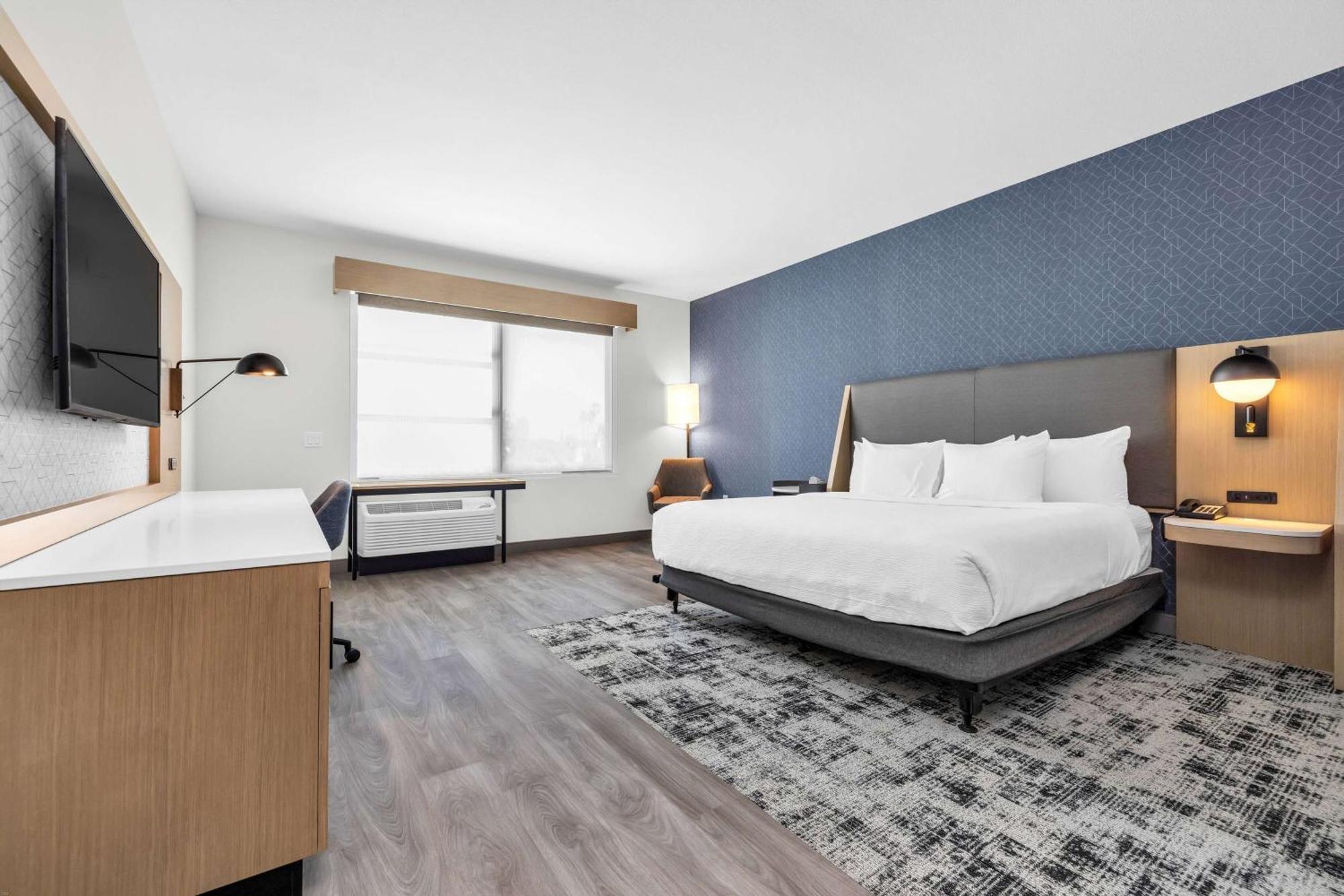La Quinta Inn & Suites By Wyndham San Jose Airport-Downtown Bagian luar foto