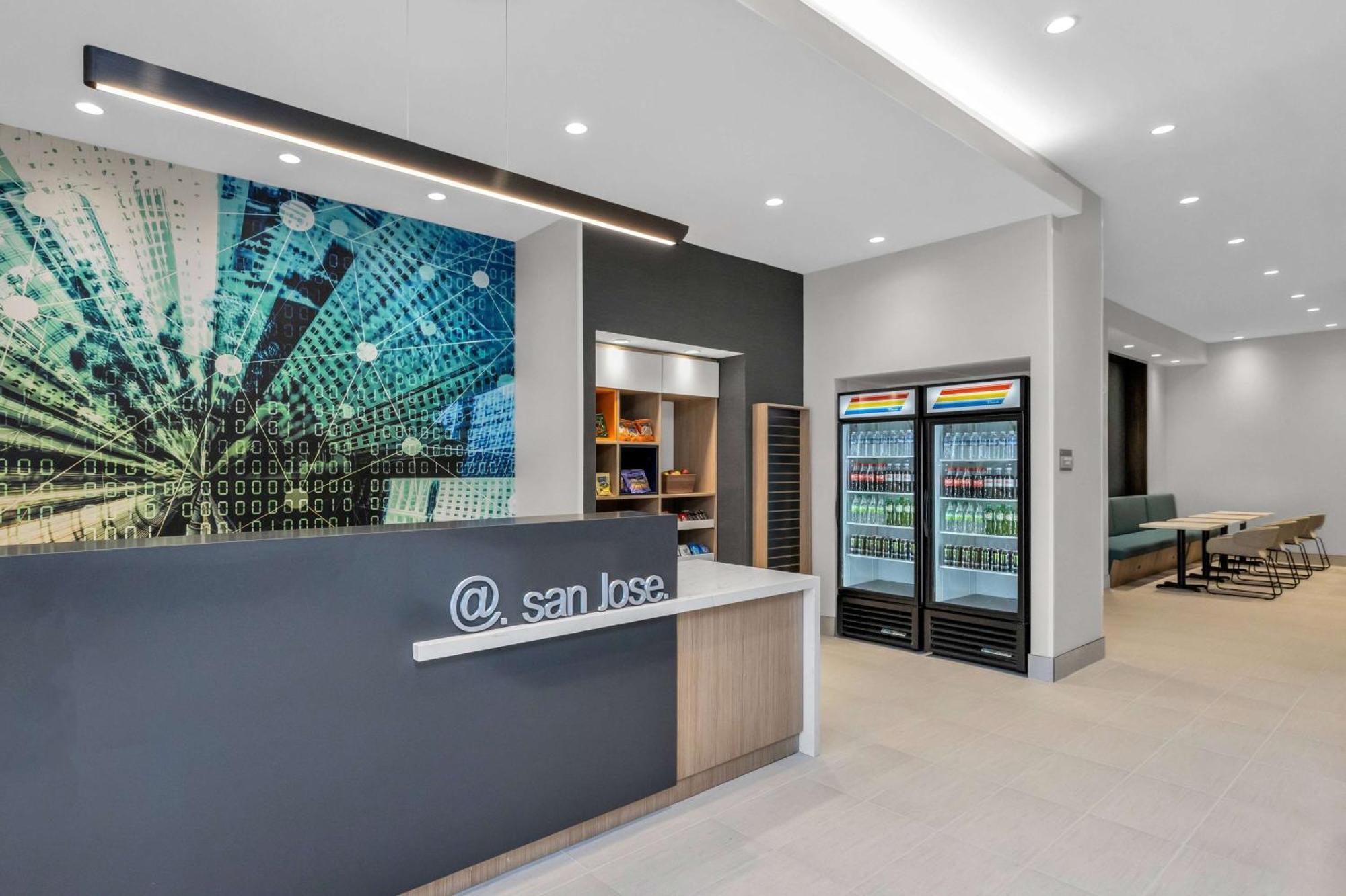 La Quinta Inn & Suites By Wyndham San Jose Airport-Downtown Bagian luar foto