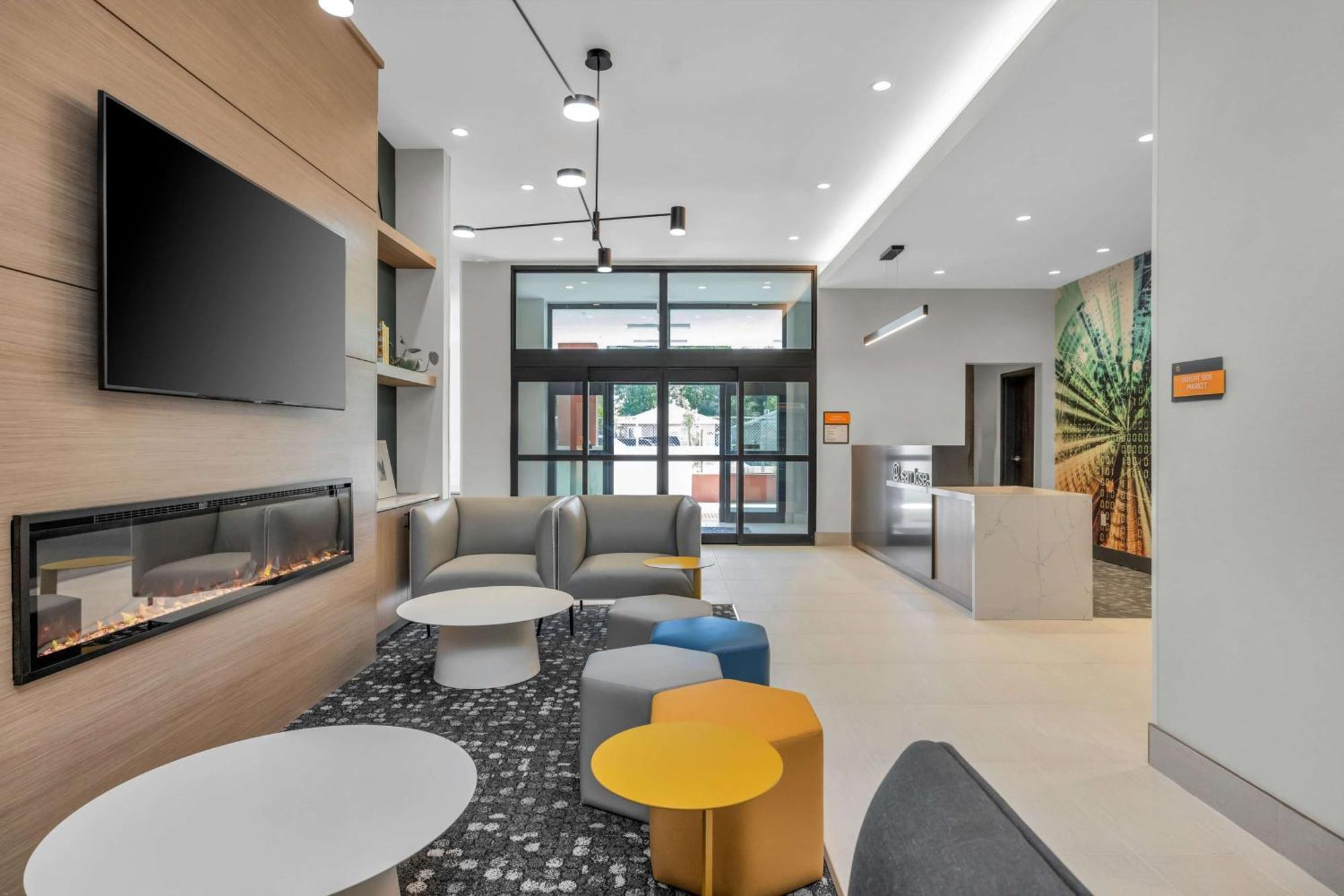 La Quinta Inn & Suites By Wyndham San Jose Airport-Downtown Bagian luar foto